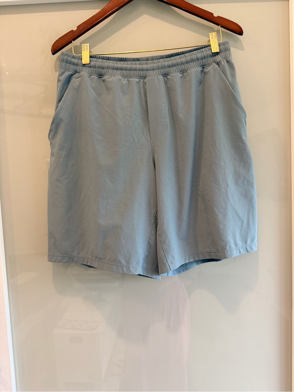 Lululemon men’s lightweight, sleek gray-blue athletic shorts!